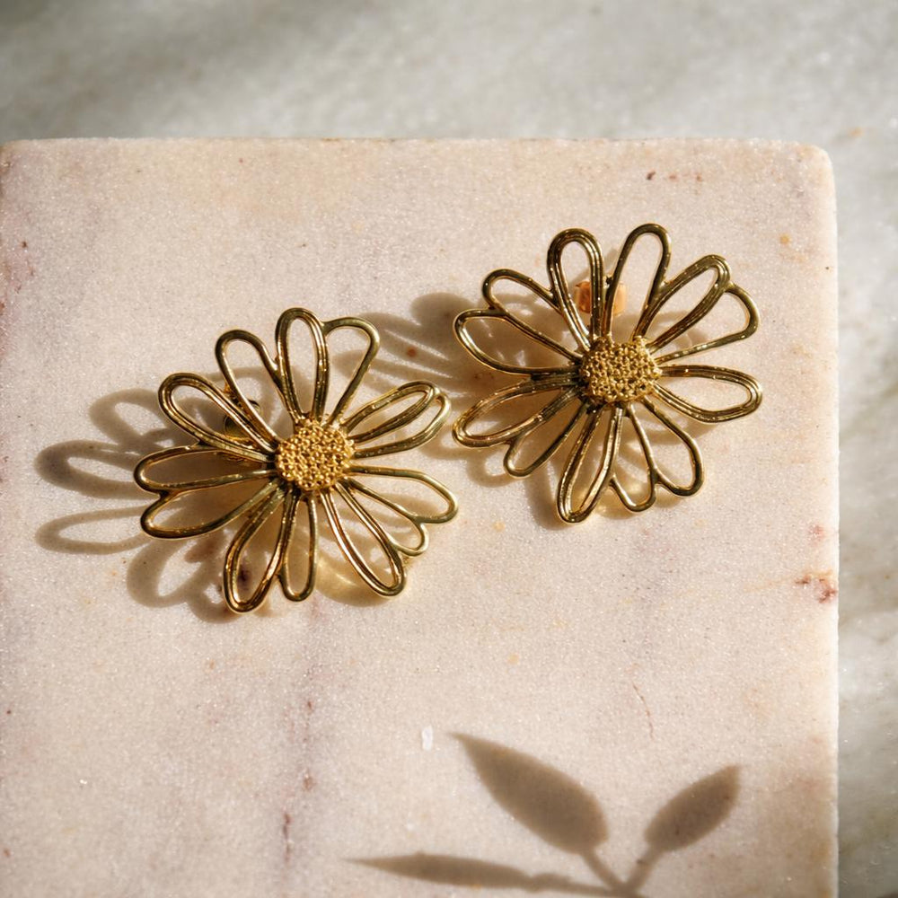 Trendy minimalist flower earrings gold daisy jewelry for women