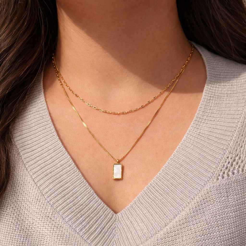 Minimal double layer necklace with geometric pendant gold